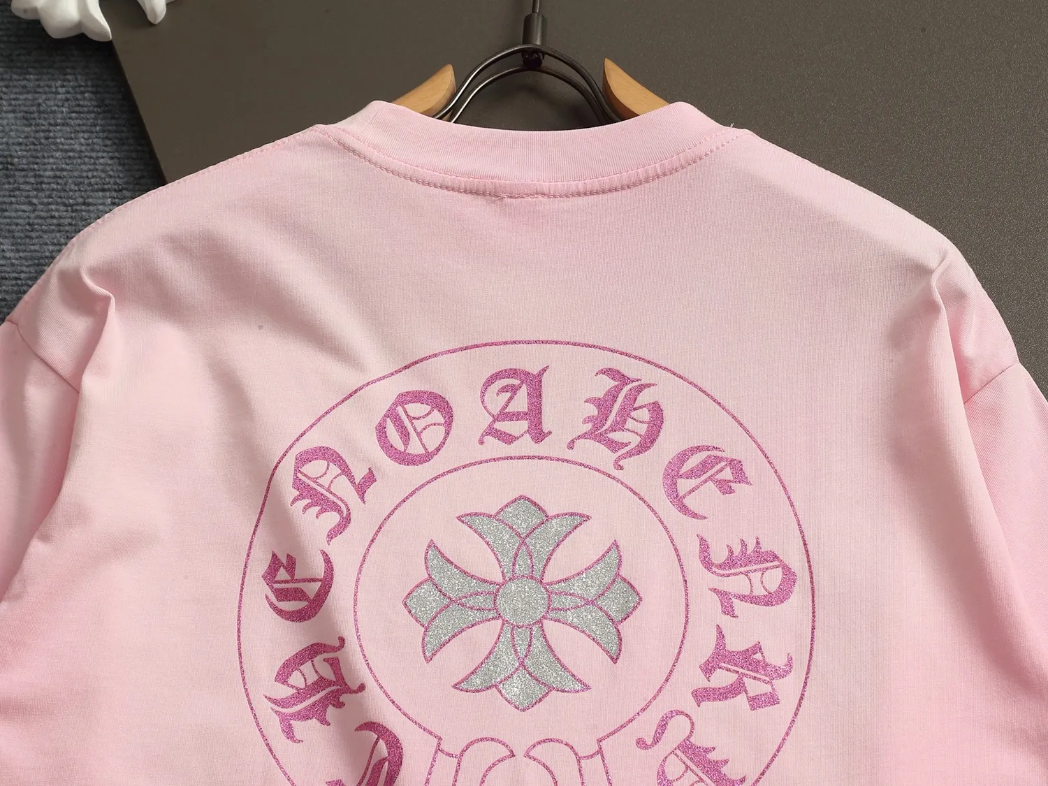 🅿️220 Chrome hearts ch Chrome hearts cross pink hot diamond short-sleeved t-shirt. Advanced tie-dye technology. Large version. Loose and stylish. Low version, slim and long version with upper body and raised hips. 100% commitment: top quality, not fast food. The highest version on the market. Top quality, 320 grams. 26 custom-dyed double yarn cotton, same style for men and women, complete with three standards. Color: Six colors available, available to the public. Size: XS-L. Size chart: